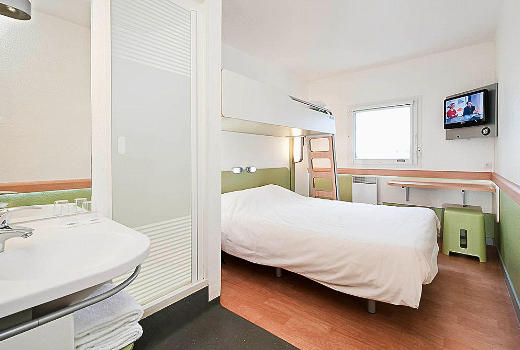 Hotel ibis budget Paris La Villette triple room