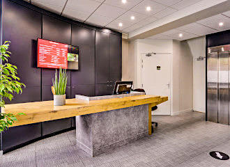 Hotel ibis Daumesnil Porte Doree reception desk