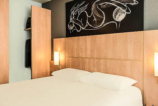 Hotel ibis Paris Italie Tolbiac double bedroom