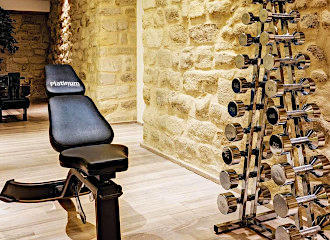 Hotel Le 123 Sebastopol gym free weights