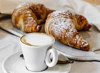 Hotel Le Cercle Tour Eiffel breakfast croissants