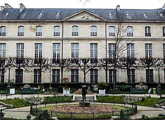 Facade of Hotel le Peletier de Saint-Fargeau