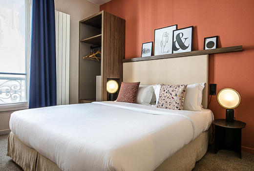 Hotel Le Petit Belloy double bedroom