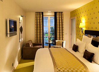 Hotel Le Petit Paris double bedroom