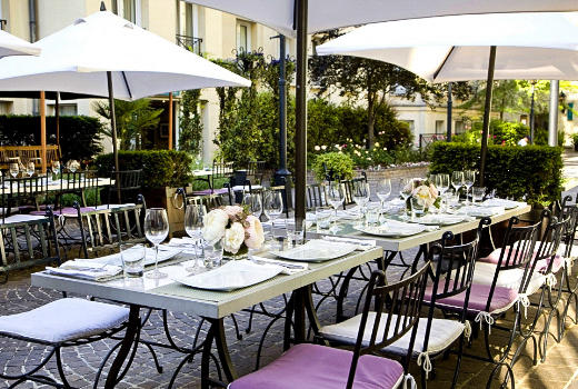 Hotel Les Jardins du Marais courtyard