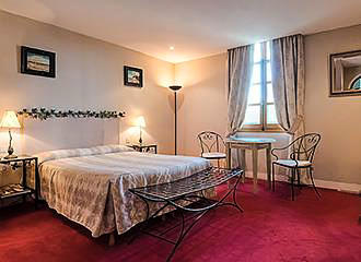 Hotel Les Rives de Notre Dame bedroom