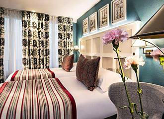 Hotel Les Tournelles bedroom