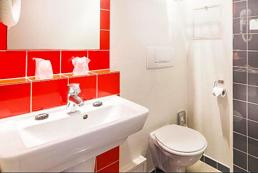 Hotel Libertel Canal Saint-Martin bathroom suite