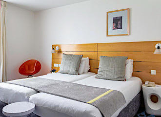 Hotel Lorette twin bedroom