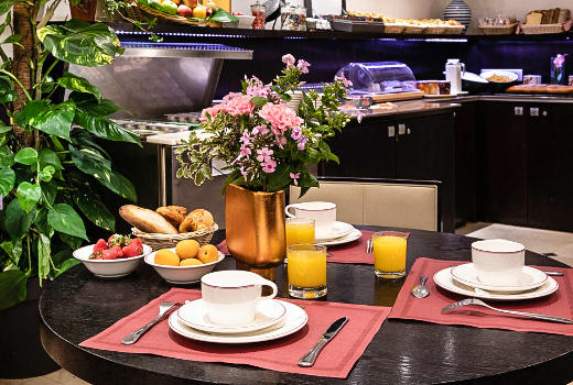 Hotel Mercure Paris La Sorbonne Saint Germain des Pres breakfast table