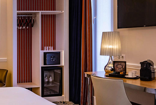 Hotel Mercure Paris La Sorbonne Saint Germain des Pres bedroom furniture