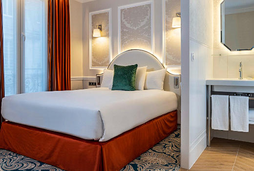 Hotel Mercure Paris La Sorbonne Saint Germain des Pres double room bathroom