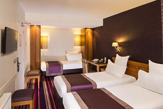 Hotel Mondial triple room