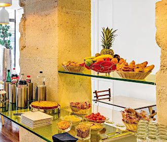 Hotel Monterosa buffet breakfast counter