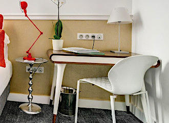 Hotel Monterosa double bedroom desk