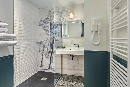 Hotel Montparnasse Daguerre bathroom