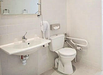 Hotel Nadaud disabled en suite bathroom