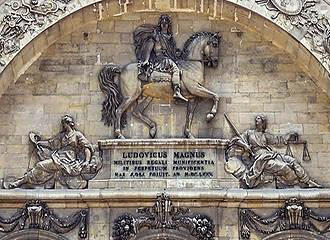 Hotel National des Invalides south door sculpture