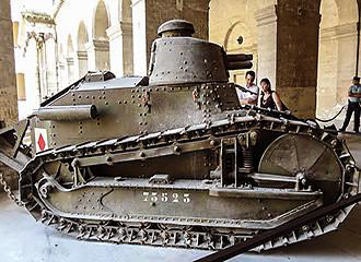 Hotel National des Invalides WWI tank