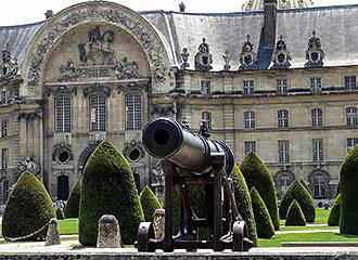 Hotel National des Invalides cannon