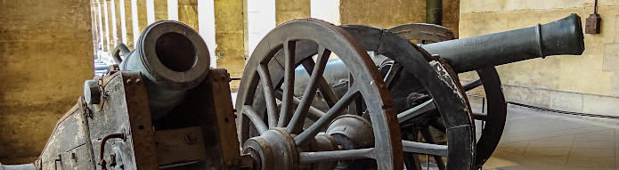 Les Invalides Cour d'Honneur cannons