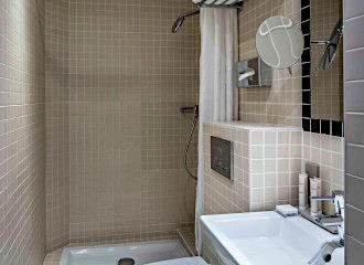 Hotel Palm en suite bathroom