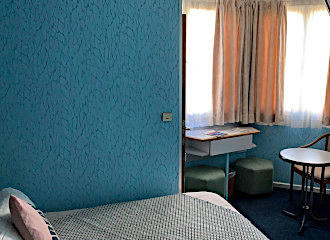 Hotel Picardy single bedroom