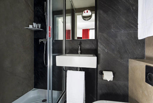 Hotel Pilime en suite bathroom