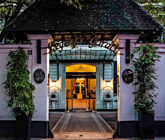 Hotel Regents Garden front entrance