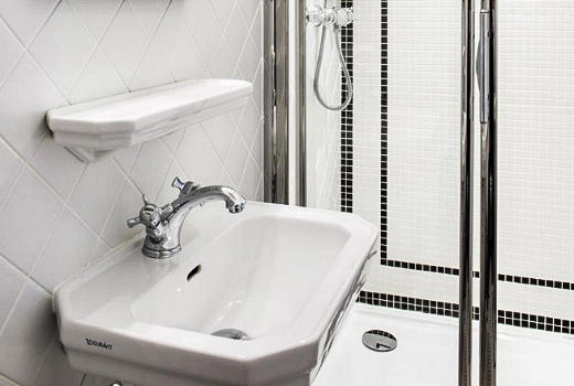 Hotel Rendez-Vous private bathroom