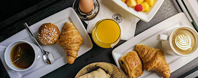 Hotel Saint-Louis en l'Isle continental breakfast