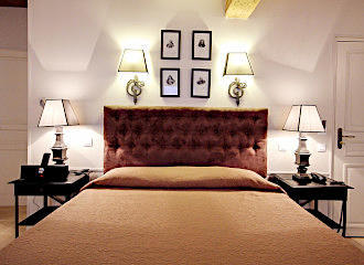 Hotel Saint-Louis Marais standard double room bed