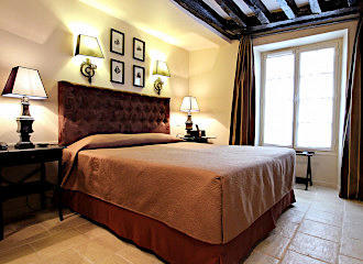 Hotel Saint-Louis Marais superior double room bed
