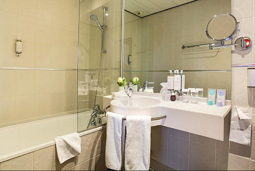Hotel Trianon Rive Gauche en suite bathroom
