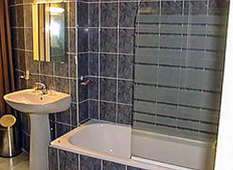 Hotel Voltaire Republique bathroom