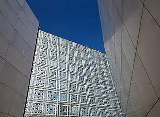 Institut du Monde Arabe outside windows