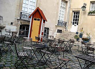 Institut Suedois courtyard