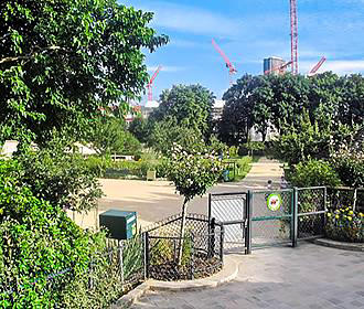 Jardin Catherine Laboure gated entrance