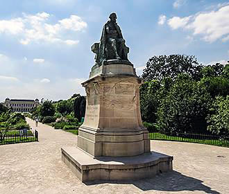 Jean Baptiste Lamarck statue within Jardin des Plantes