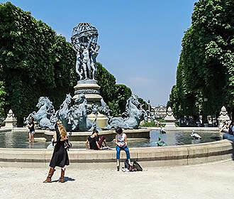 Water fountain inside Jardin Marco Polo