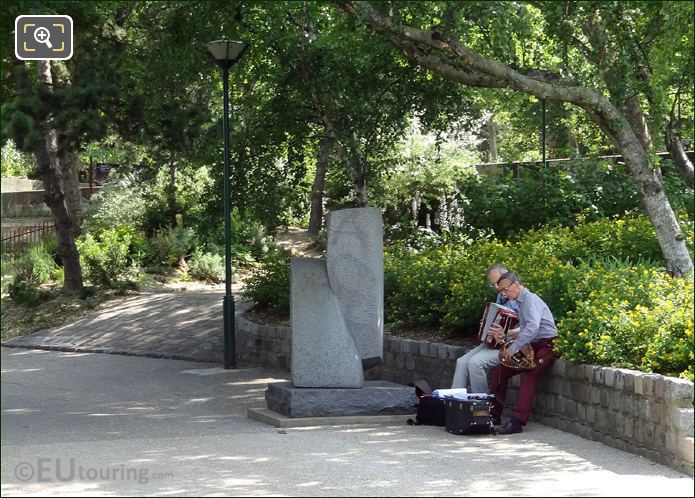 Jardin Tino Rossi musicians