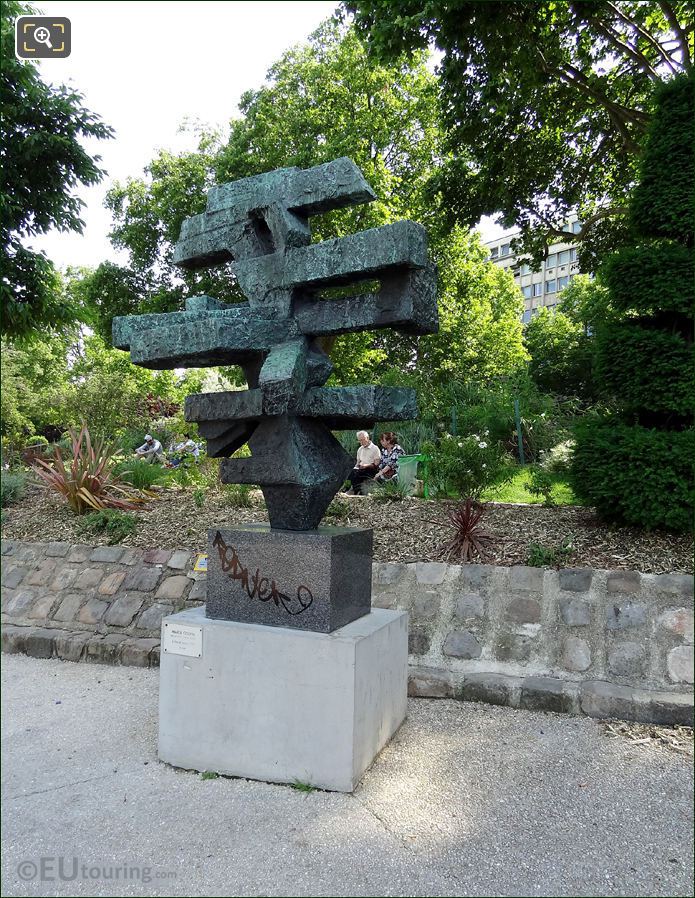Tino Rossi sculpture