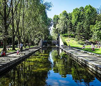 Rectangle water feature inside Jardin Yitzhak Rabin