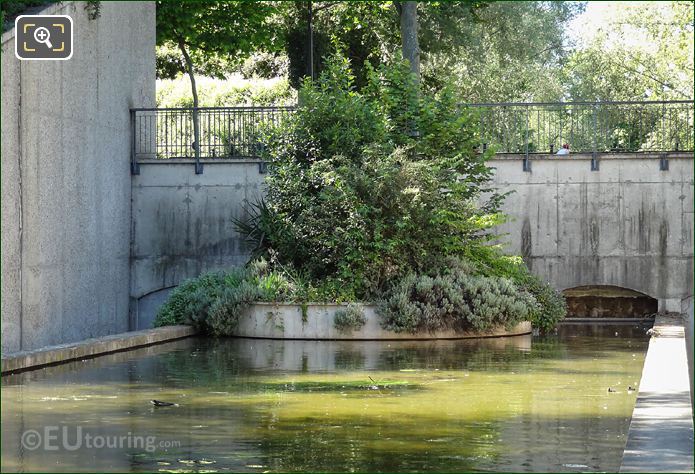 Yitzhak Rabin Garden island water feature