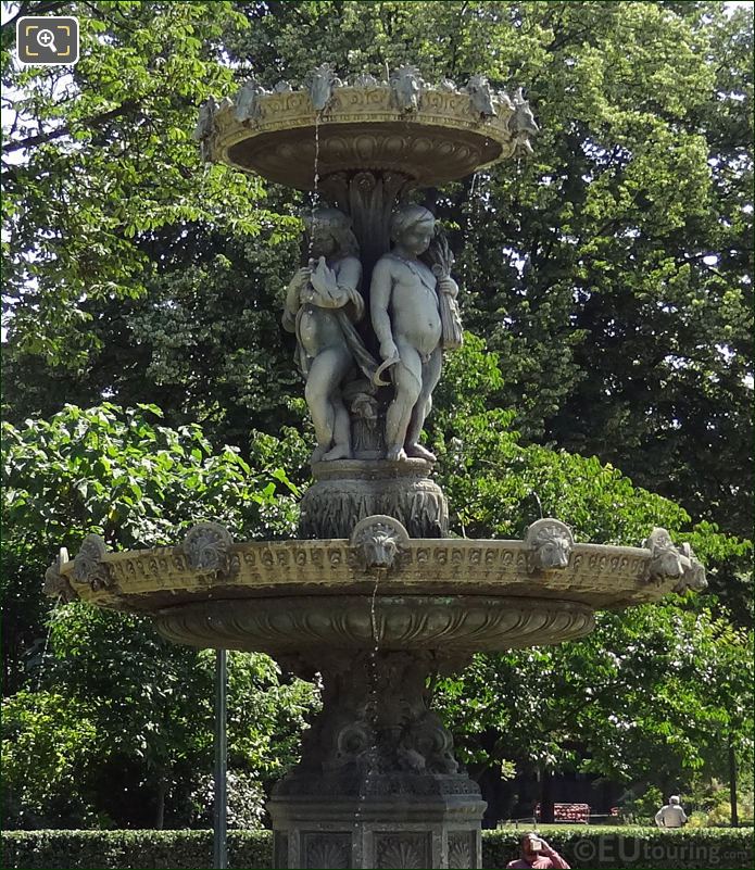 Fontaine des Quatre Saisons Jardins des Champs Elysees