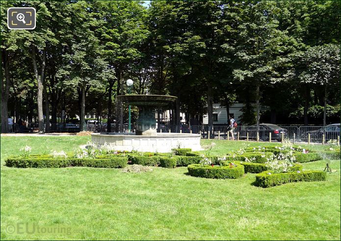 Fontaine de l'Elysee in the Champs Elysees