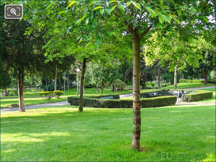 Park benches and hedges within Jardins du Trocadero looking SW