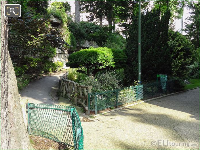 Pathways and shrubs in Jardins du Trocadero looking NW