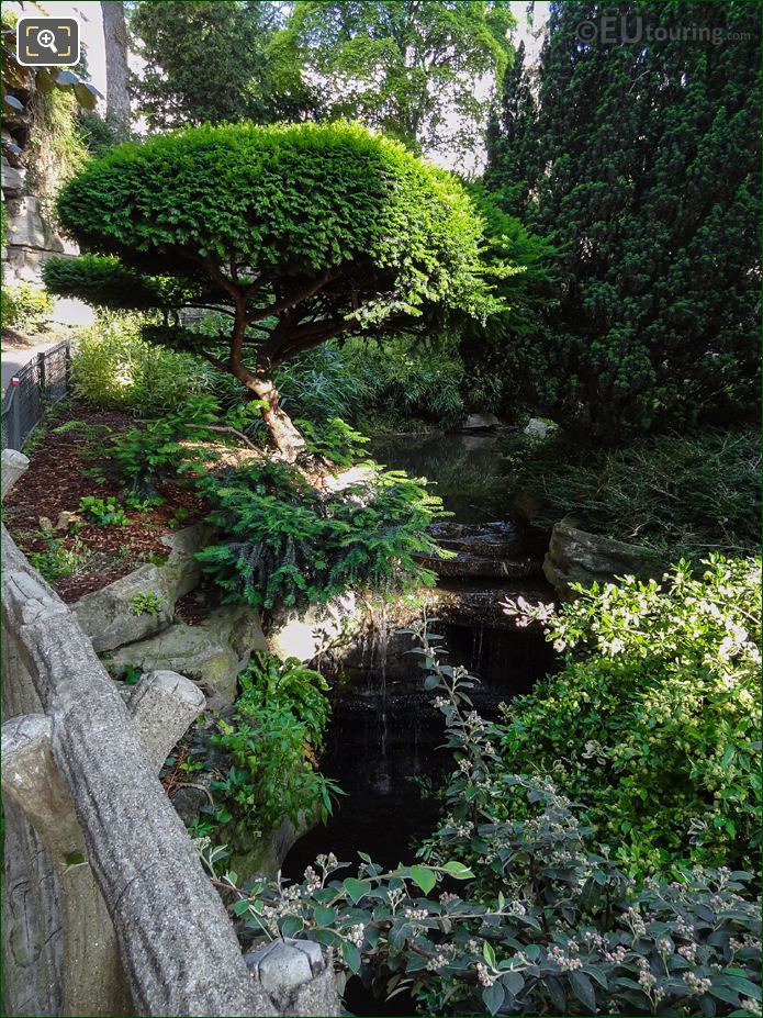Stream and shrubs in Jardins du Trocadero looking NW