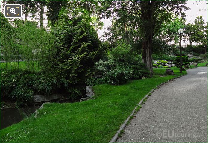 Stream water feature in Jardins du Trocadero looking NW